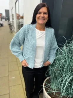 AJ117 Project Suzette Lyseblå Strik Cardigan – SPAR 40%