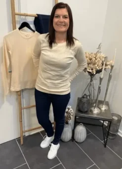 Basicapparel Arense Bluse Creme Farvet