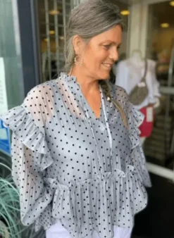 Co Couture Grå Katinka Dot Frill Bluse – SPAR 40%