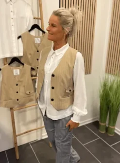 Co couture Pima Pin Vest – Camel Stribet