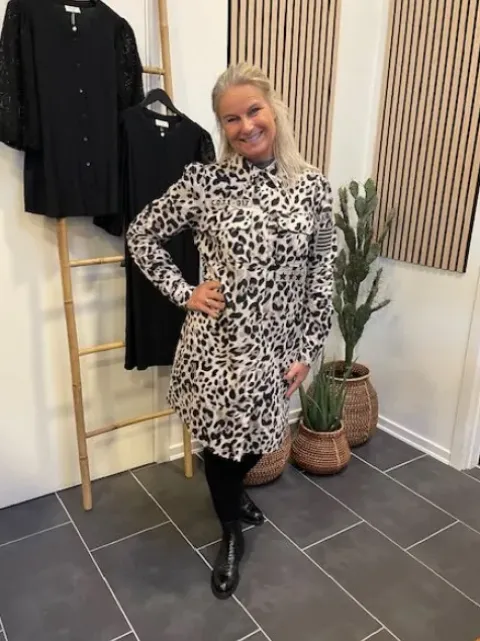 Continue Milli Leo Patch Dress