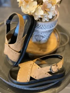 Copenhagen Shoes Stronger Studs Cognac Sandal