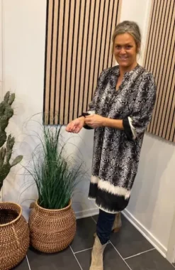 Marta Elodie Sort-Creme Print Kjole