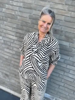 Marta Helina Bluse Hvid/Sort Stribet