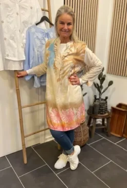 Marta Kjole Valentina Beige-Lyseblå-Rosa Print