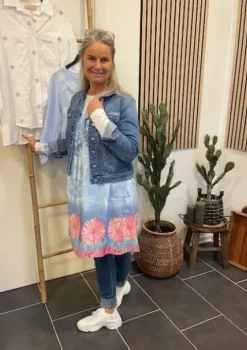 Marta Kjole Valentina Lyseblå-Rosa-Grøn Print