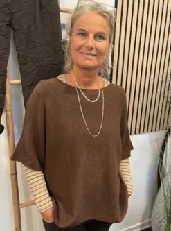 Marta Sia Strik Brown