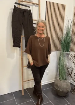 Marta Sia Strik Brown