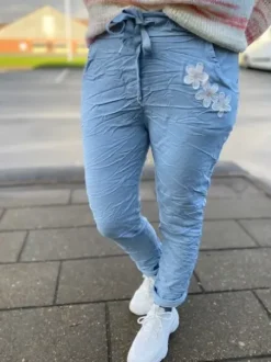 Marta Talia Buks Lyseblå Med Blomst