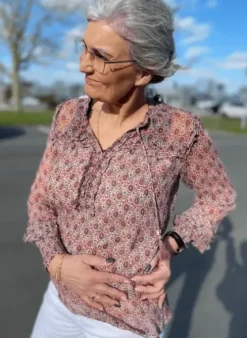 Moliin Amber Bluse – Rød/Blå Print