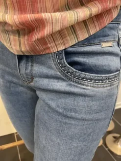 Red Button Sissy Jeans – 4227
