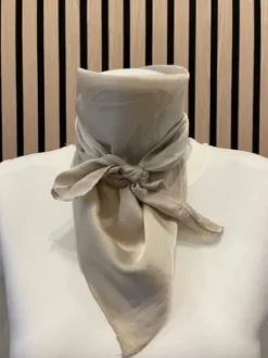 Three M Lille Beige Tørklæde