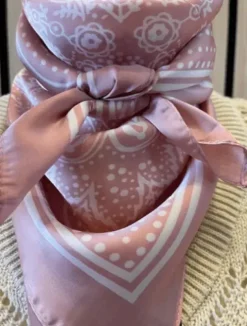 Three M Rosa-creme Tørklæde