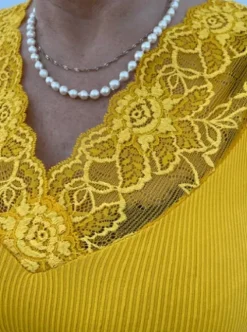 Tim & Simonsen Belen V-Lace Ocher Carry Gul Top